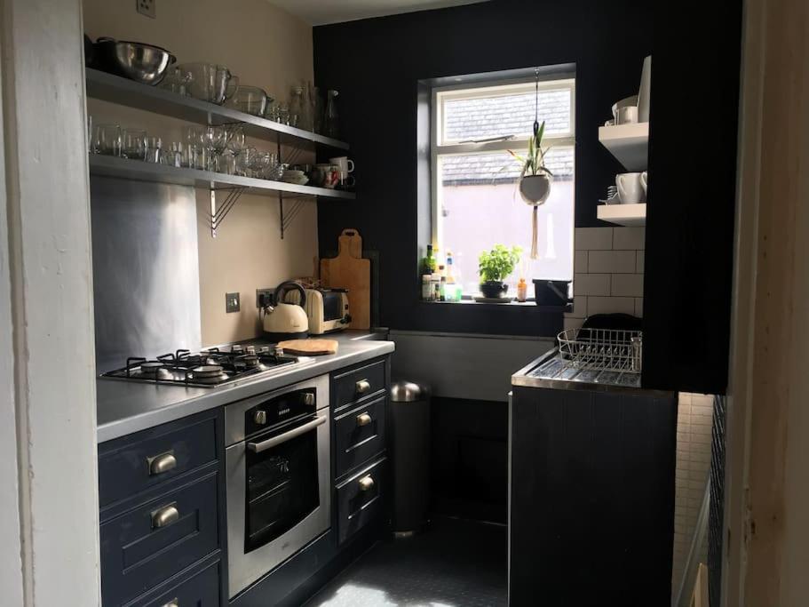Stylish Two Large Double Bedroom House In Central Harrogate With On Street Parking 외부 사진
