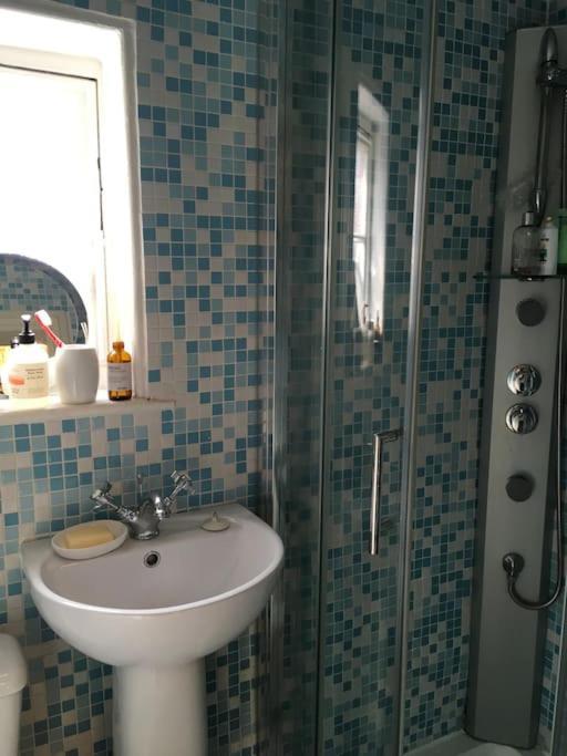 Stylish Two Large Double Bedroom House In Central Harrogate With On Street Parking 외부 사진